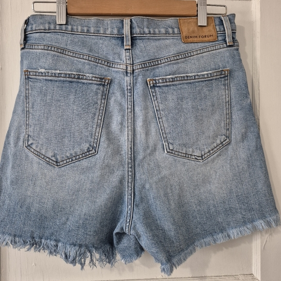 Aritzia Denim Forum The Arlo Short High Rise Distressed Hem Light Wash Sz 31 - Picture 7 of 9
